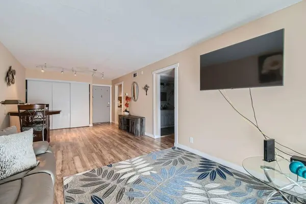 6423 Colony WAY #2H, Edina, MN 55435