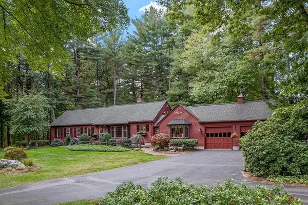 26 Lovejoy Rd, Andover, MA 01810