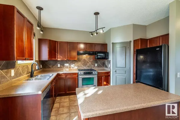 159 BRINTNELL BV NW, Edmonton, AB T5Y 3M2