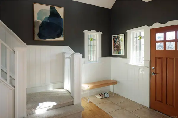 160 Cambridge St, Victoria, BC V8V 4B3