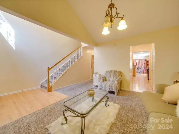 8347 Fox Swamp RD, Charlotte, NC 28215