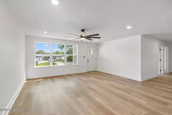 1606 BROOKSIDE CIR E, Jacksonville, FL 32207