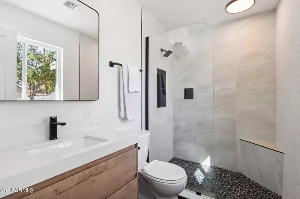 8755 E PALM Lane, Scottsdale, AZ 85257