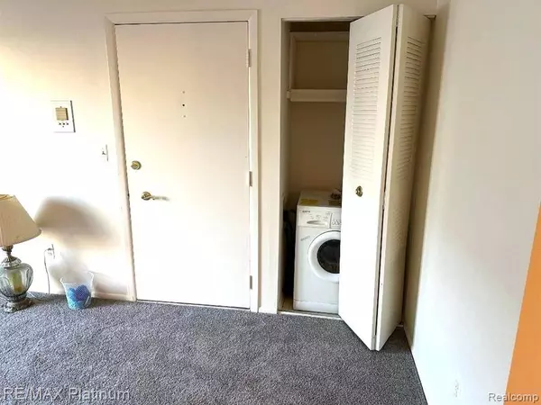 10018 ALLEN POINTE Drive, Allen Park, MI 48101