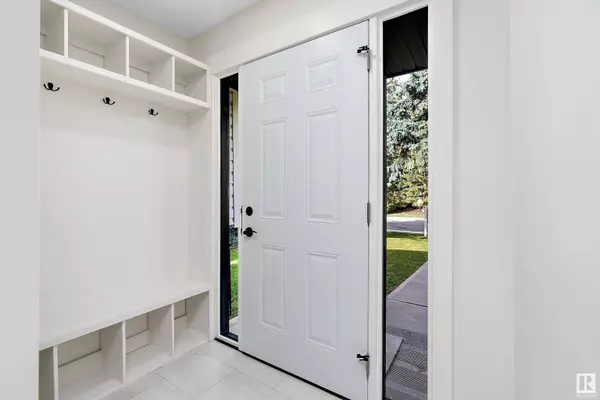 11435 46 AV NW, Edmonton, AB T6H 0A4