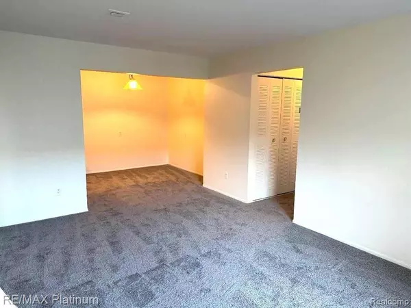 10018 ALLEN POINTE Drive, Allen Park, MI 48101