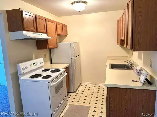 10018 ALLEN POINTE Drive, Allen Park, MI 48101