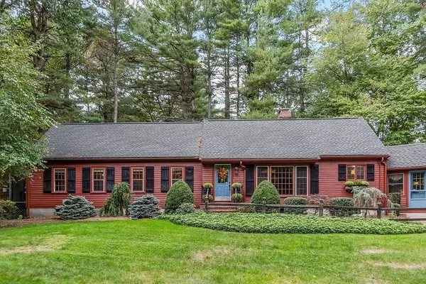 26 Lovejoy Rd, Andover, MA 01810