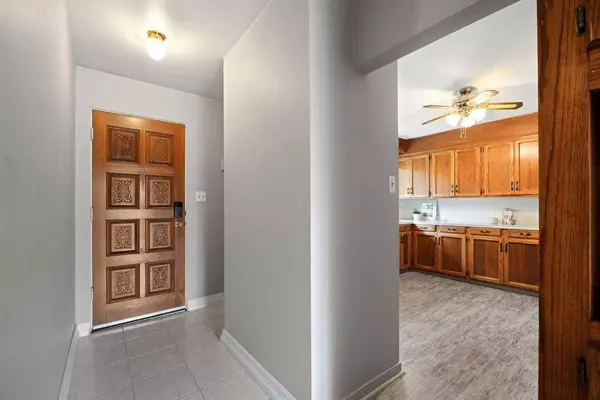 24 Heston ST NW, Calgary, AB T2K 2C1