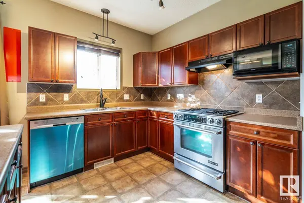 159 BRINTNELL BV NW, Edmonton, AB T5Y 3M2