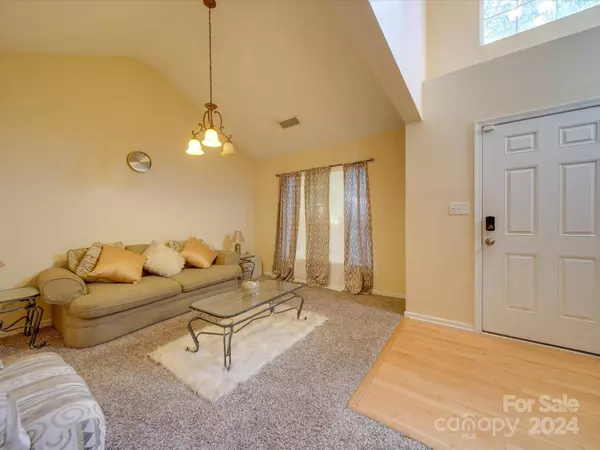 8347 Fox Swamp RD, Charlotte, NC 28215