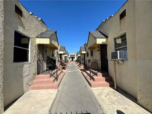 725 W 77th ST, Los Angeles, CA 90044