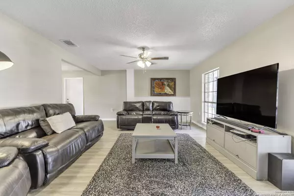 16323 FALCON HILL ST, San Antonio, TX 78247-1307