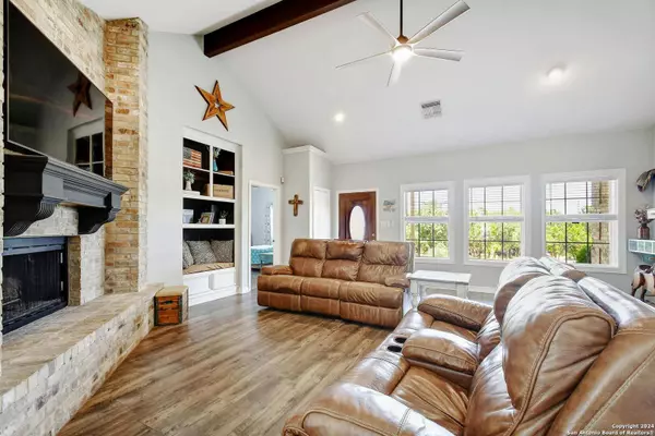 1550 JOHNSON RD, Canyon Lake, TX 78133-3132