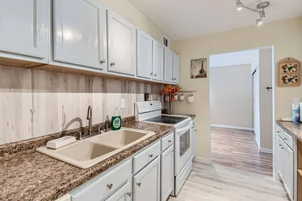 6423 Colony WAY #2H, Edina, MN 55435