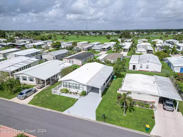 920 Hyacinth CIR, Barefoot Bay, FL 32976