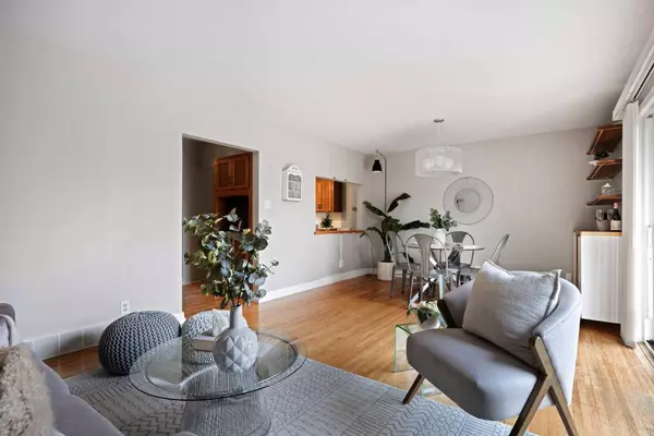 24 Heston ST NW, Calgary, AB T2K 2C1