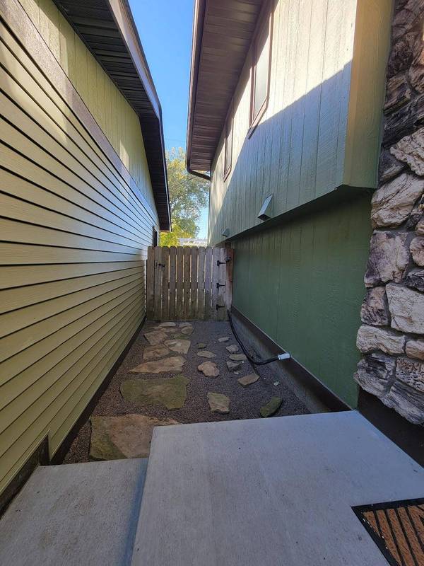 540 County Road D E, Little Canada, MN 55117