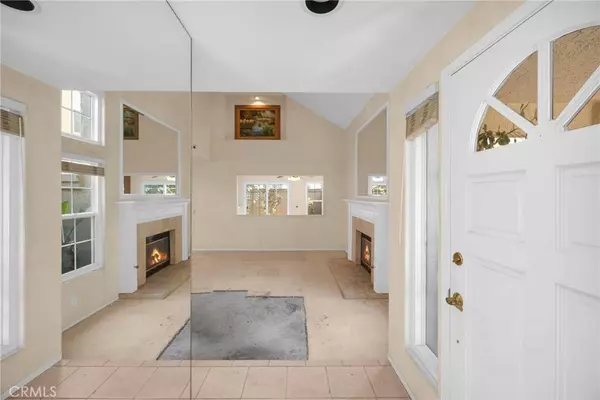 2116 Colina Vista WAY, Costa Mesa, CA 92627