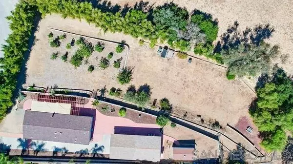 1450 Clarence Dr, Vista, CA 92084