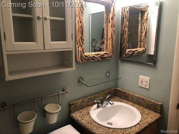 1918 AXTELL Drive 1, Troy, MI 48084