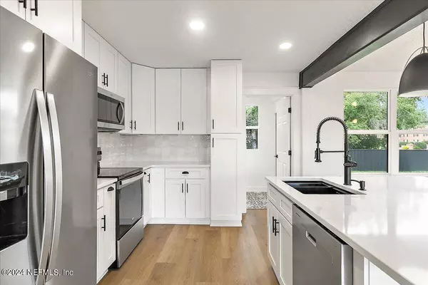 1606 BROOKSIDE CIR E, Jacksonville, FL 32207