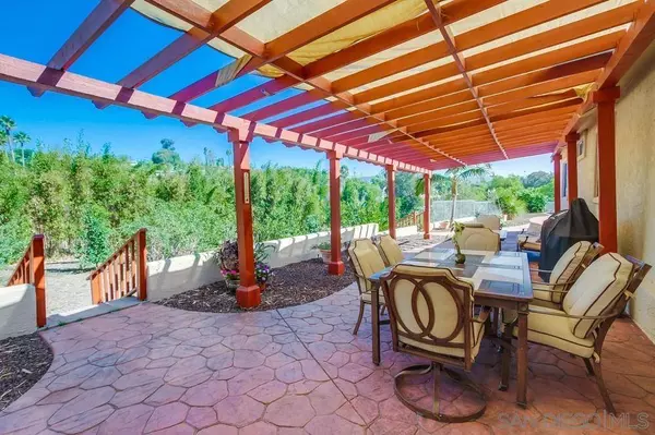 1450 Clarence Dr, Vista, CA 92084