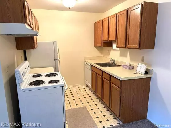 10018 ALLEN POINTE Drive, Allen Park, MI 48101