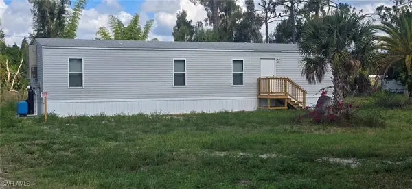 8010 Ebson DR, North Fort Myers, FL 33917