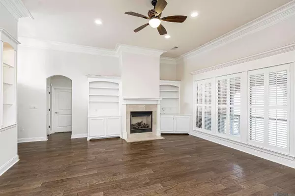 9067 FOXGATE DR, Baton Rouge, LA 70809