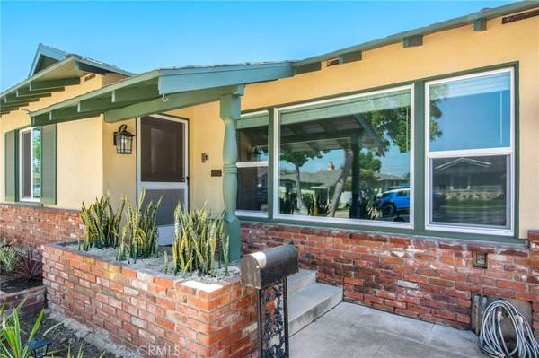 1402 E Madison Avenue, Orange, CA 92867