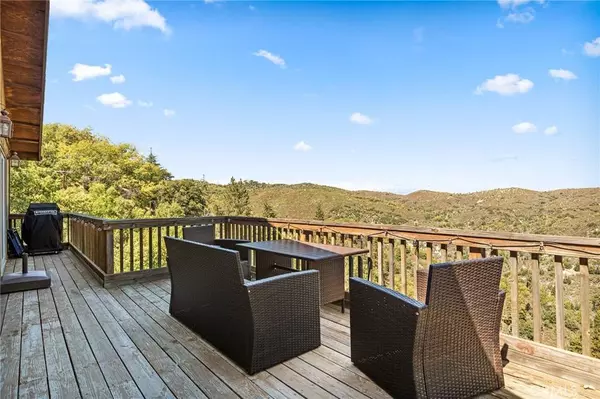 30008 Hickory DR, Lake Arrowhead, CA 92321