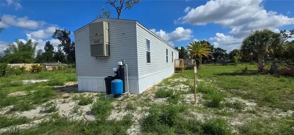 8010 Ebson DR, North Fort Myers, FL 33917