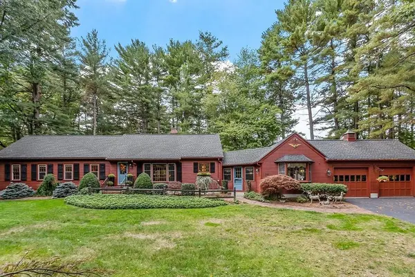 26 Lovejoy Rd, Andover, MA 01810