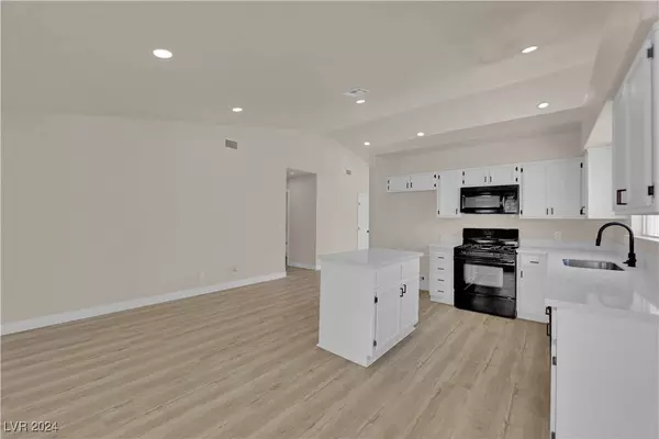 6232 W La Madre Way, Las Vegas, NV 89130