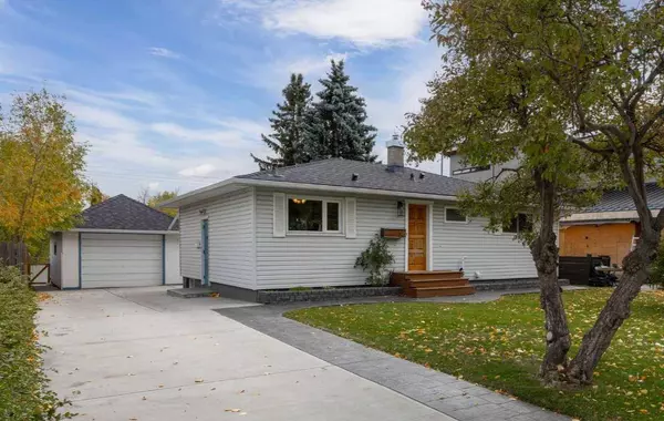 24 Heston ST NW, Calgary, AB T2K 2C1