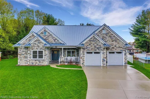 4267 MEADOW Court, Port Huron, MI 48060