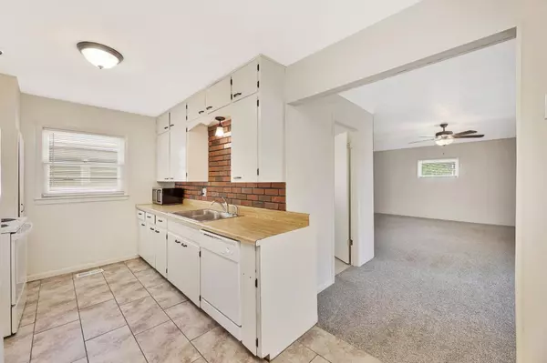 700 N Abilene Ave, Valley Center, KS 67147