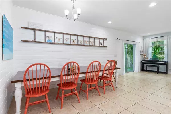 1926 SW Flower LN, Port Saint Lucie, FL 34953