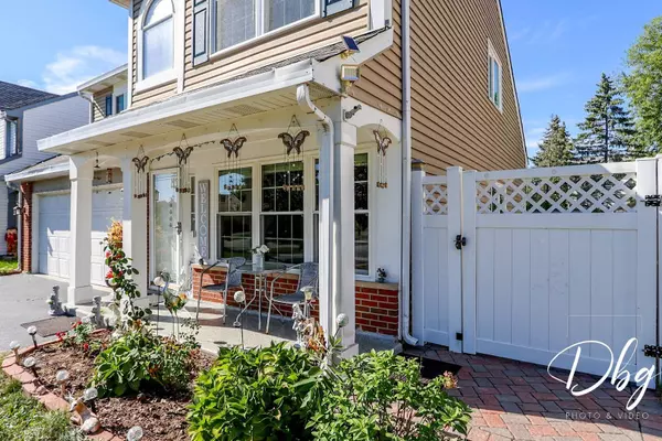 48 E Rosewood LN E, Round Lake Beach, IL 60073