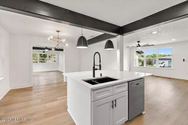 1606 BROOKSIDE CIR E, Jacksonville, FL 32207