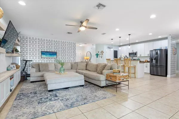 1926 SW Flower LN, Port Saint Lucie, FL 34953