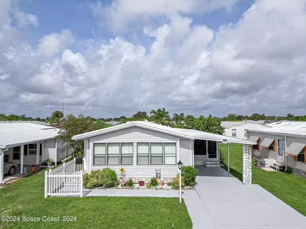 920 Hyacinth CIR, Barefoot Bay, FL 32976
