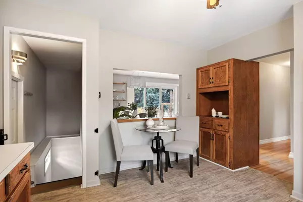 24 Heston ST NW, Calgary, AB T2K 2C1