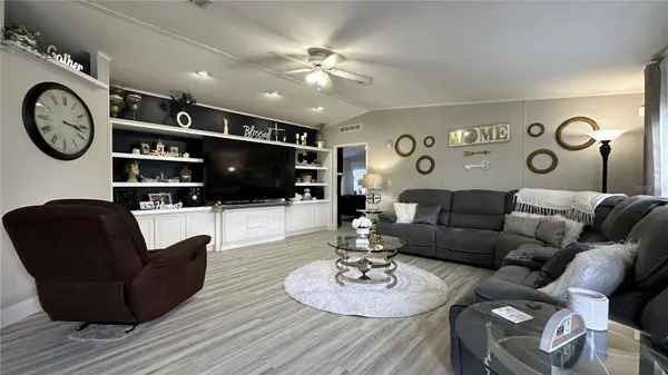 609 W LEMON ST, Davenport, FL 33837