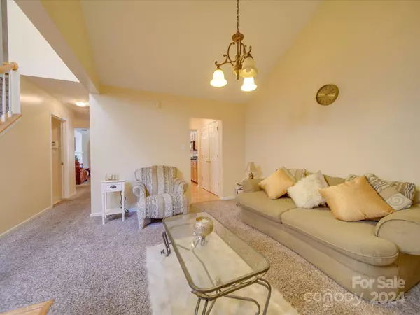 8347 Fox Swamp RD, Charlotte, NC 28215