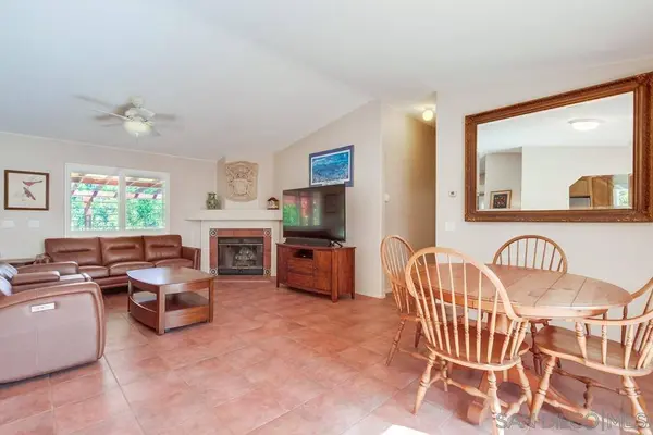 1450 Clarence Dr, Vista, CA 92084