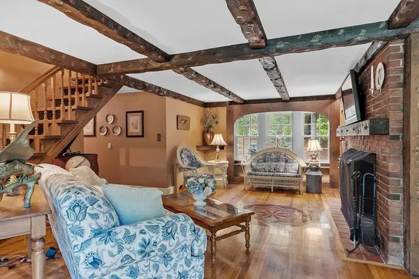 26 Lovejoy Rd, Andover, MA 01810