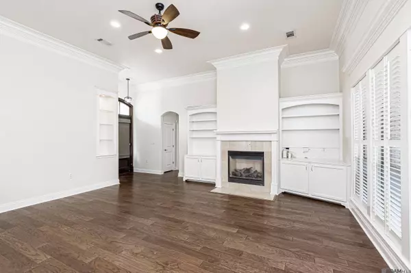 9067 FOXGATE DR, Baton Rouge, LA 70809