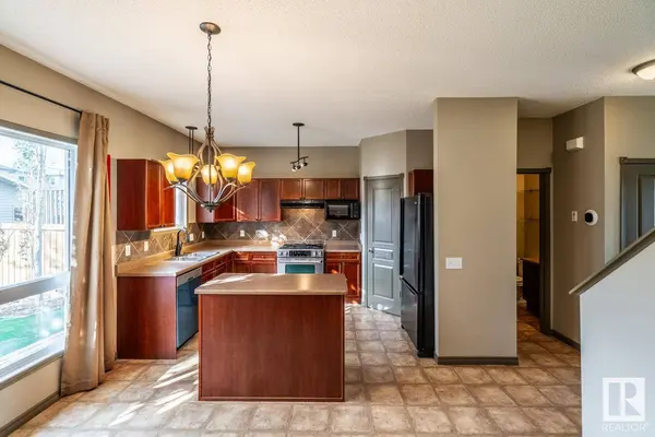 159 BRINTNELL BV NW, Edmonton, AB T5Y 3M2